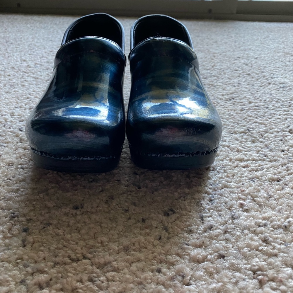 Shoes - Picture 4 of 8